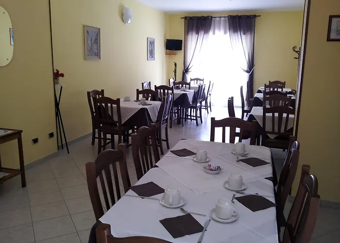 Couette-café Holiday B&B 3*