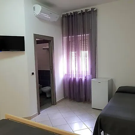 住宿加早餐酒店 Holiday B&B 维科德尔加尔加诺